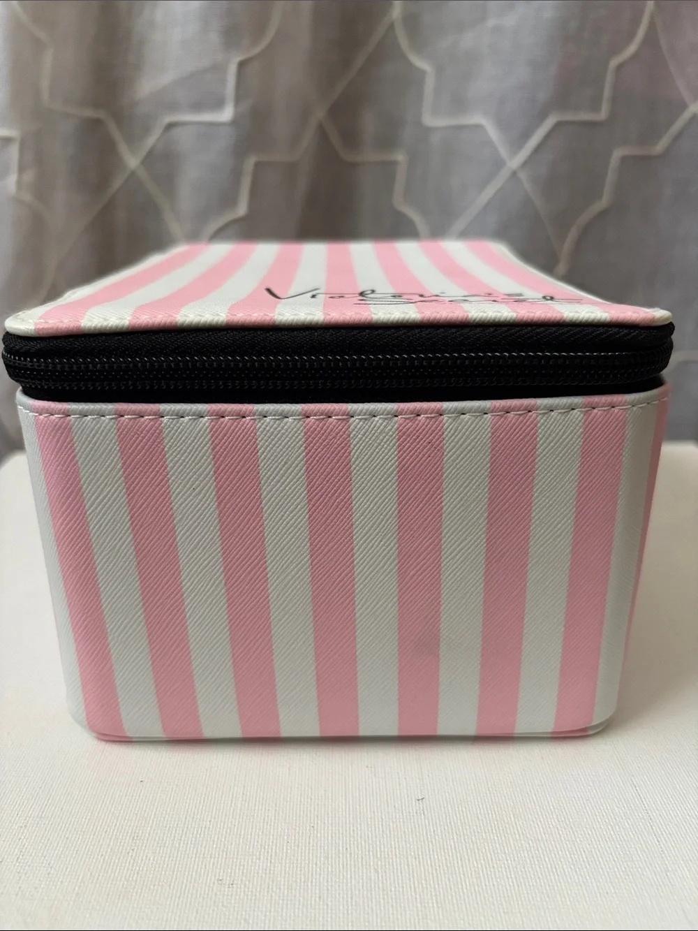 New Victoria's Secret Pink and White Striped Cosmetic Zip Case - Picture 7 of 7